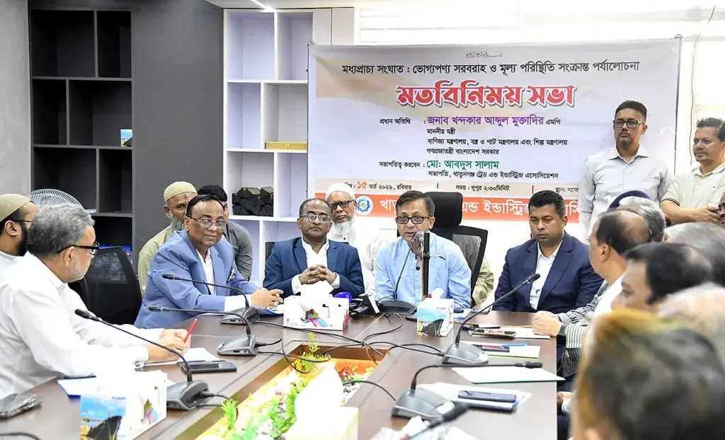 Frygt for oliepris-eksplosion: Prisen kan ramme historiske 180 dollar efter Iran-konflikt