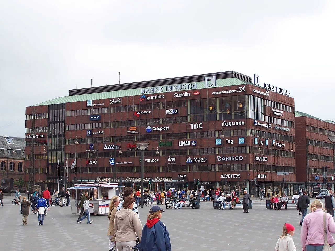 The headquarters of the Confederation of Danish Industries located in Copenhagen's Town Hall Square.