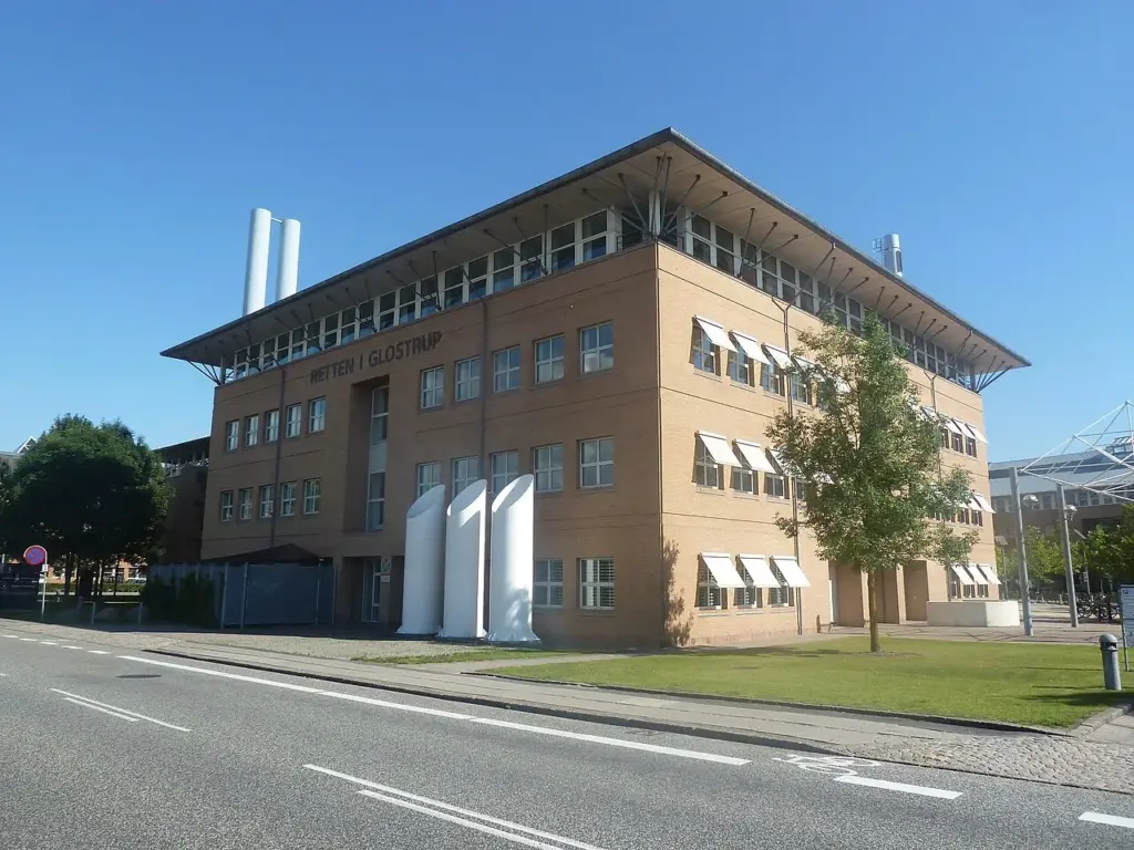 Blodige “helgenkort” og hvidt overherredømme: Dansker risikerer udvisning i opsigtvækkende terrorsag