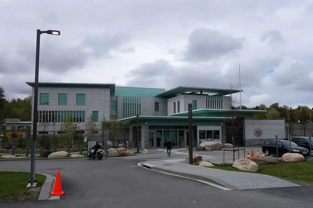 Tre familiemedlemmer løsladt efter angreb mod USA’s ambassade i Oslo