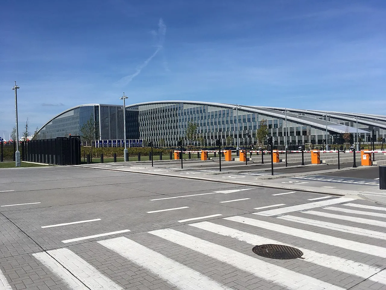 Udsigt til NATO’s nye hovedkvarter i Bruxelles. Bygningen fremstår som et markant vartegn i bybilledet.