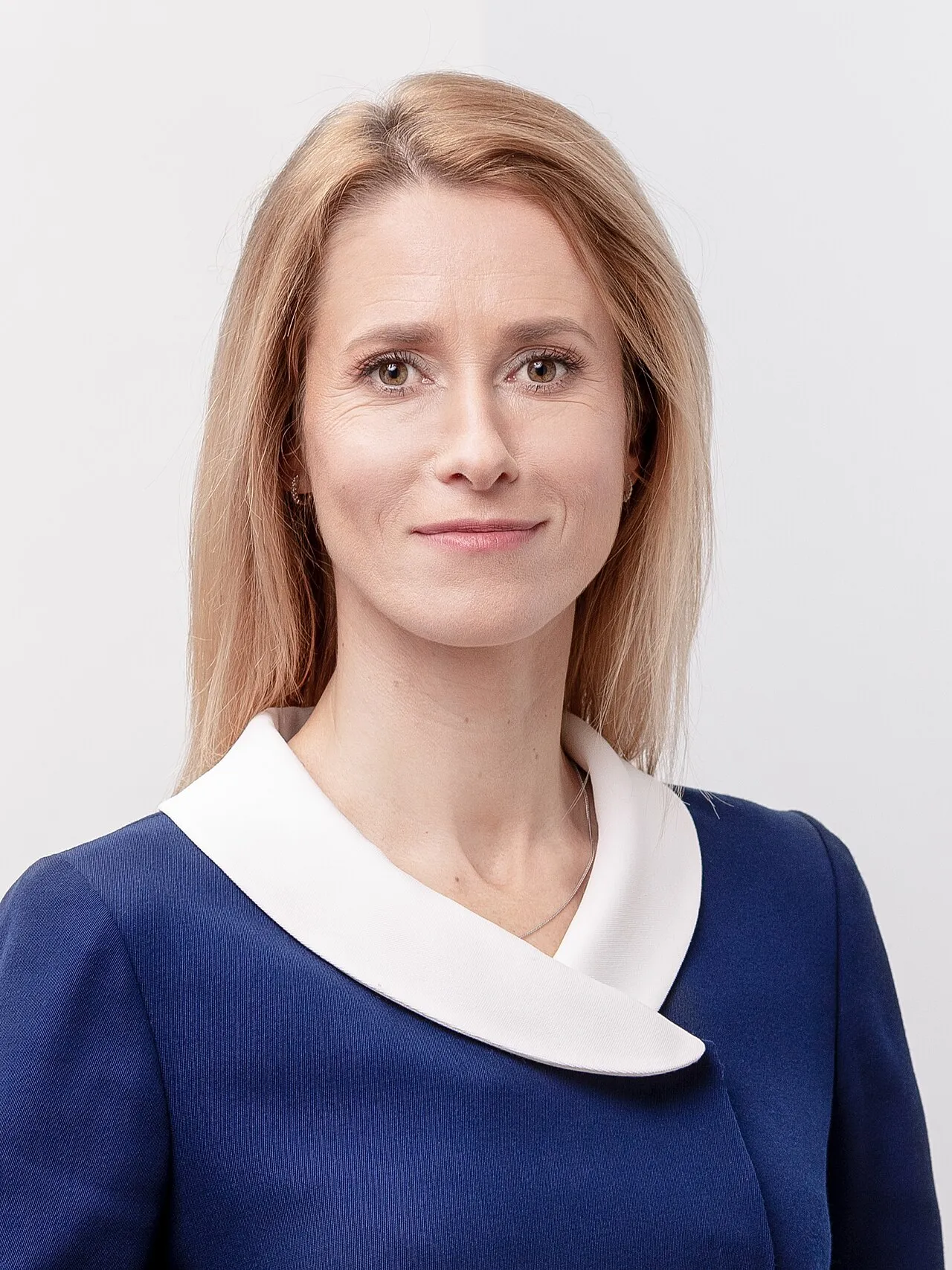 Portræt af Kaja Kallas. Billedet er beskåret til fokus på ansigtet.