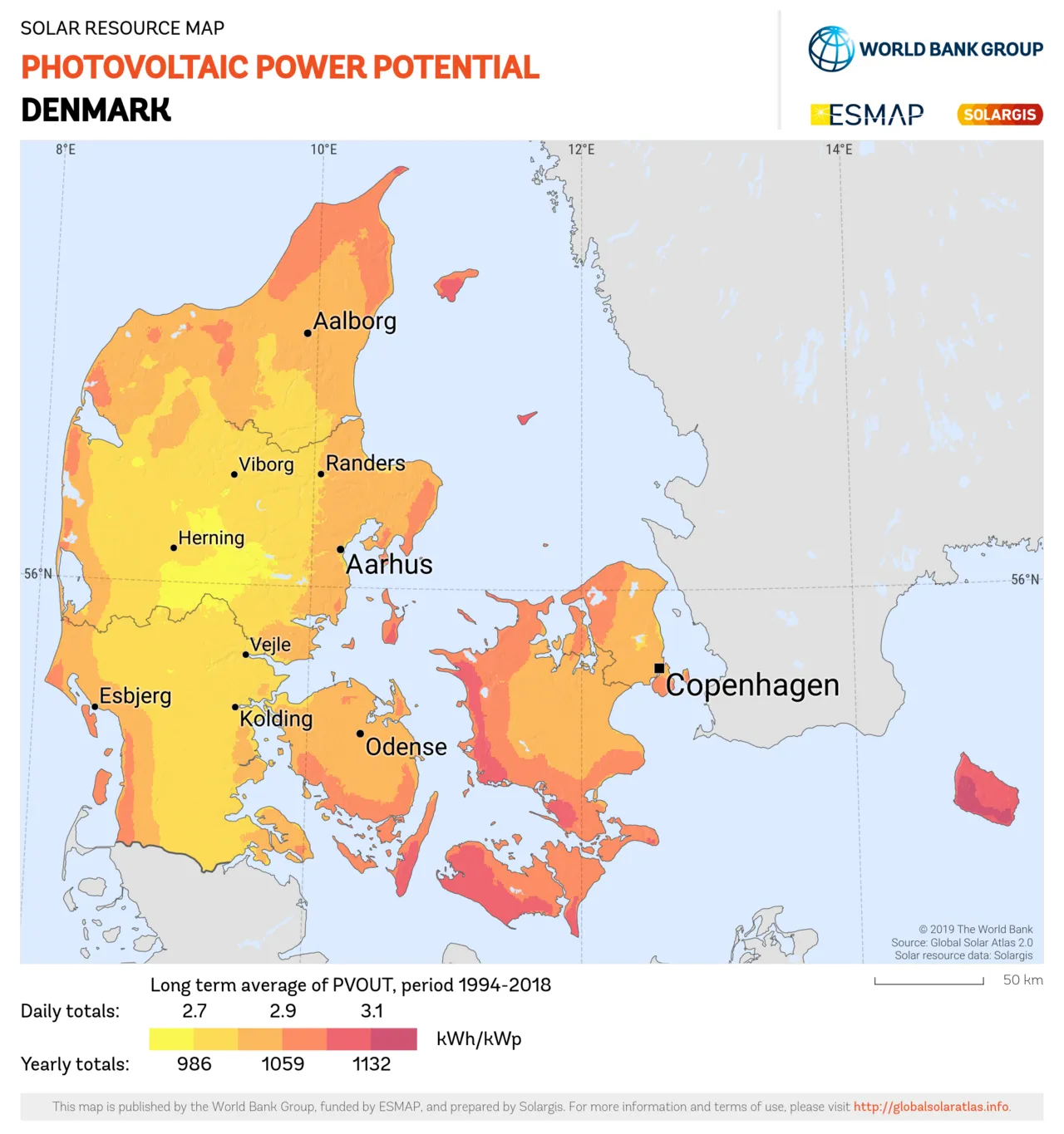 Kortet viser estimeret potentiale for elproduktion fra solcelleanlæg i Danmark baseret på PVOUT-modellering. Det angiver den langsigtede gennemsnitlige produktion for en 1 kW-peak, grid-forbundet installation.