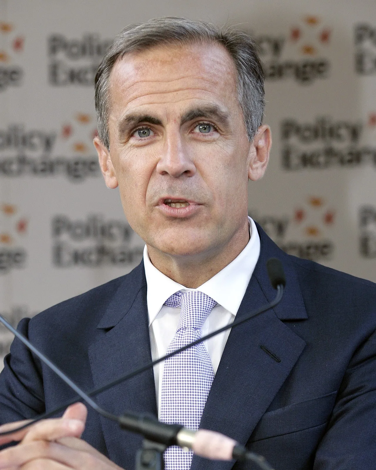 Mark Carney fotograferet ved en Policy Exchange-sommerfest i august 2015. Billedet viser ham i et formelt, offentligt øjeblik.
