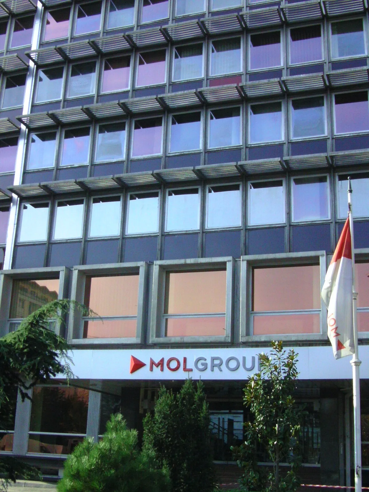 MOL Group-bygningen i Budapest, District XI. kerülete. Billedet viser virksomhedens hovedkvarter på Október huszonharmadika utca 18.