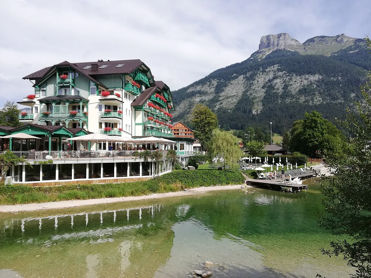 Romantik Hotel Seevilla ved Altaussee i Østrig. Et stemningsfuldt hotelbillede fra den smukke søregion.