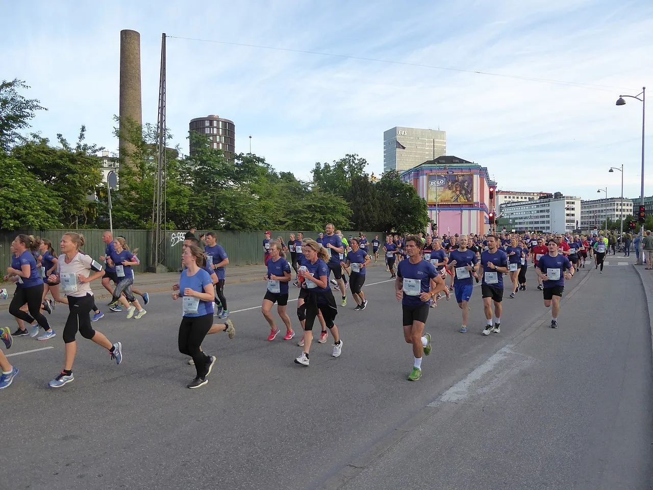 Billede fra Royal Run Copenhagen, hvor 50-års fødselsdagen for kronprins Frederik blev fejret med løb i fem danske byer. Her ses en 10 km-rute på Hammerichsgade i København.