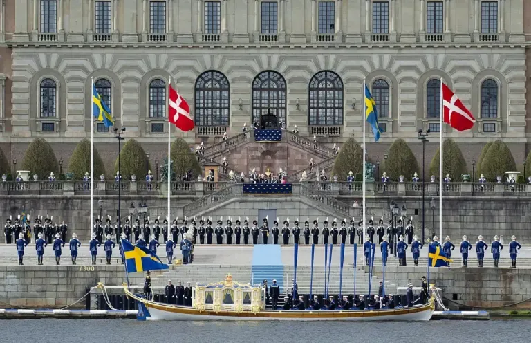 Sved på panden og tunge ben: Video af dronning Mary går viralt efter Royal Run
