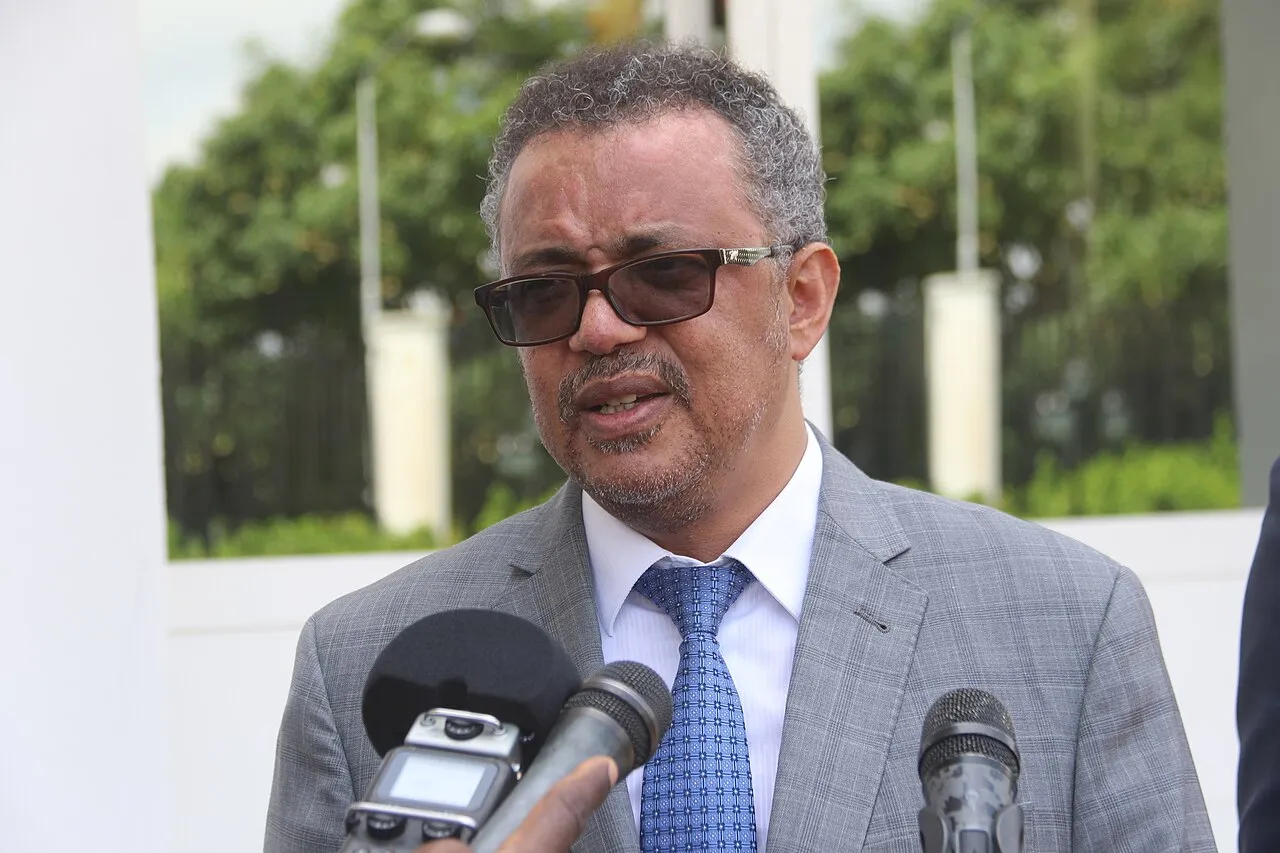 Portræt af Tedros Adhanom Ghebreyesus, generaldirektør for Verdenssundhedsorganisationen (WHO).