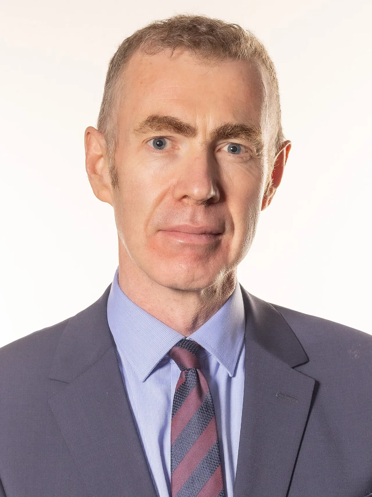 Officielt Senedd-foto af Adam Price, medlem af Senedd. Billedet er beskåret til portræt.