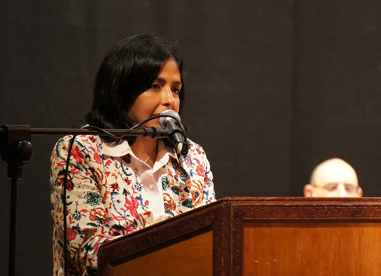 Delcy Rodríguez, Venezuelas minister for kommunikation og information, fotograferet i 2014 i Caracas. Billedet viser hende i en officiel sammenhæng.