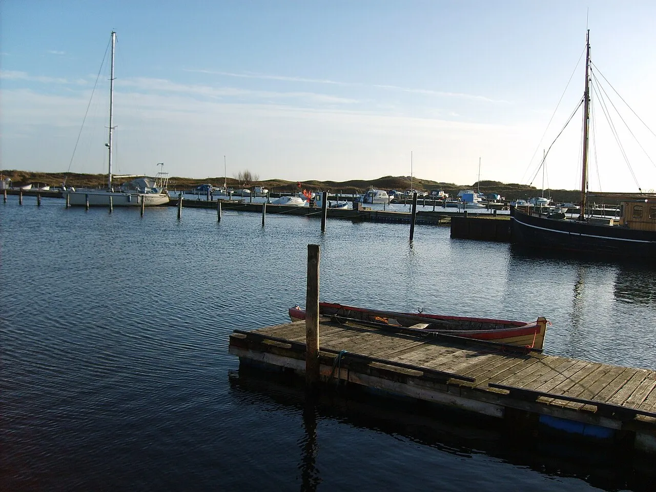 Hou Havn er en havn i Hou, der er kendt for sin smukke beliggenhed og sine mange sejlere.