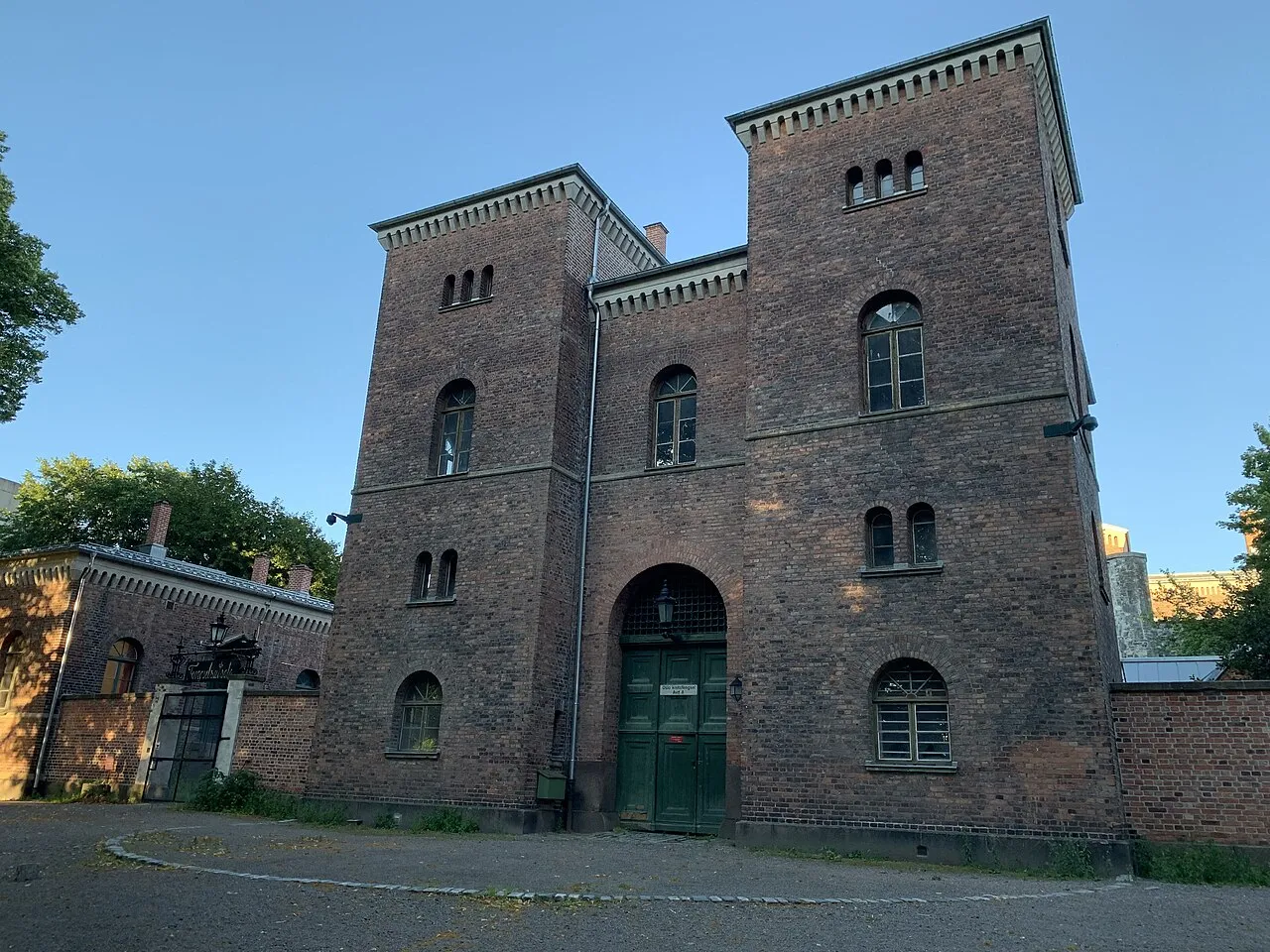 Foto af indgangen til Oslo fængsel (2022).