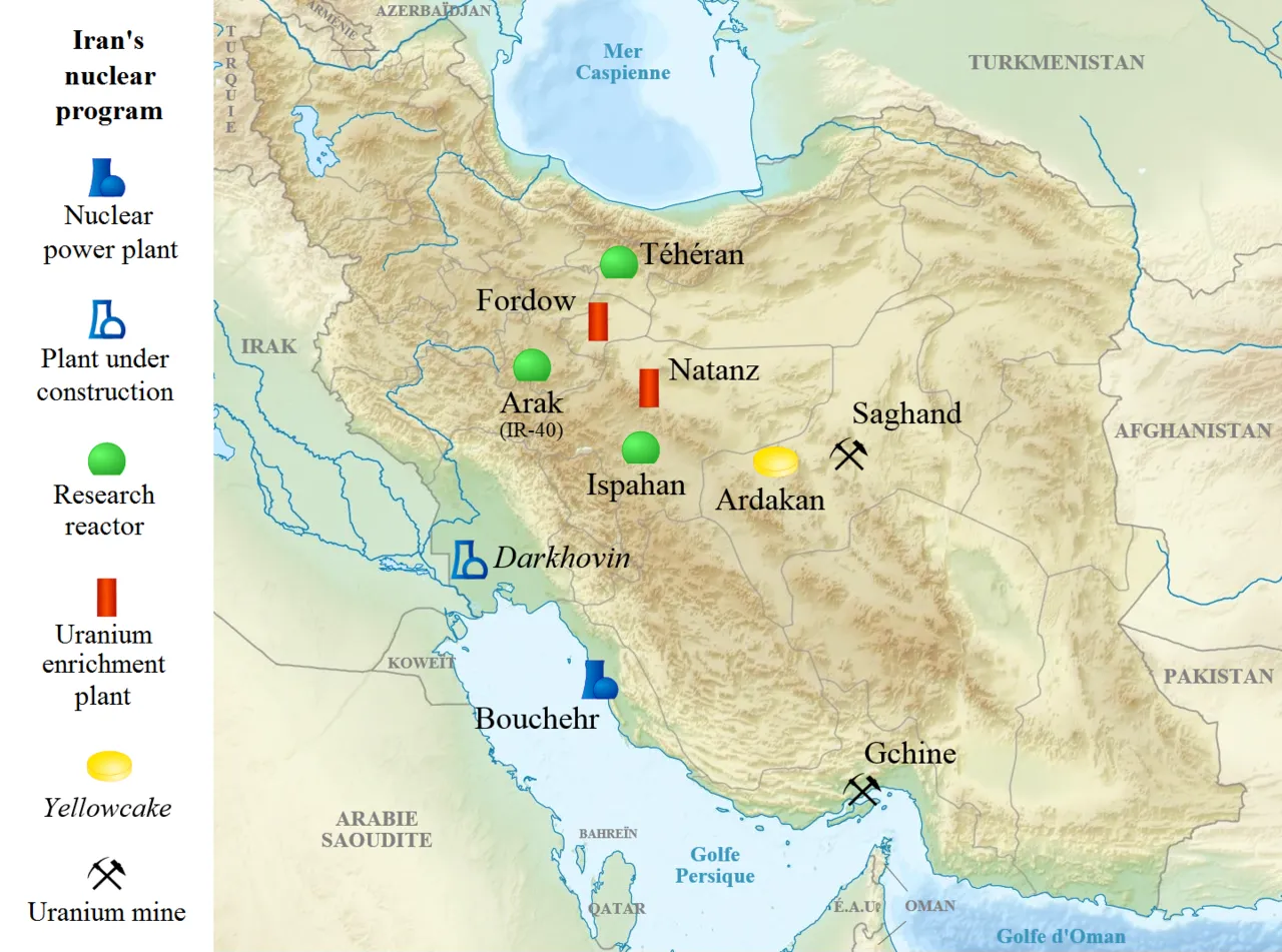 Kortet viser de vigtigste steder i Irans atomprogram. Billedet er en engelsk version af en oprindelig fransksproget udgave.