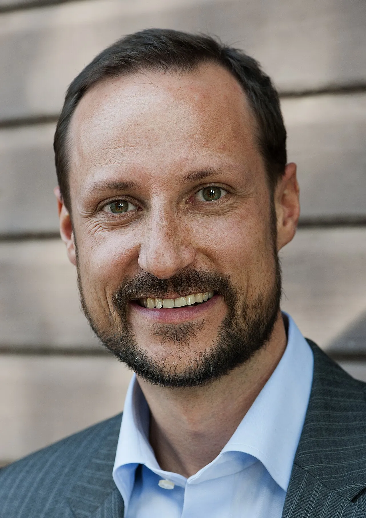 Kronprins Haakon af Norge ses i et officielt portræt. Billedet er taget i forbindelse med et arrangement i 2012.