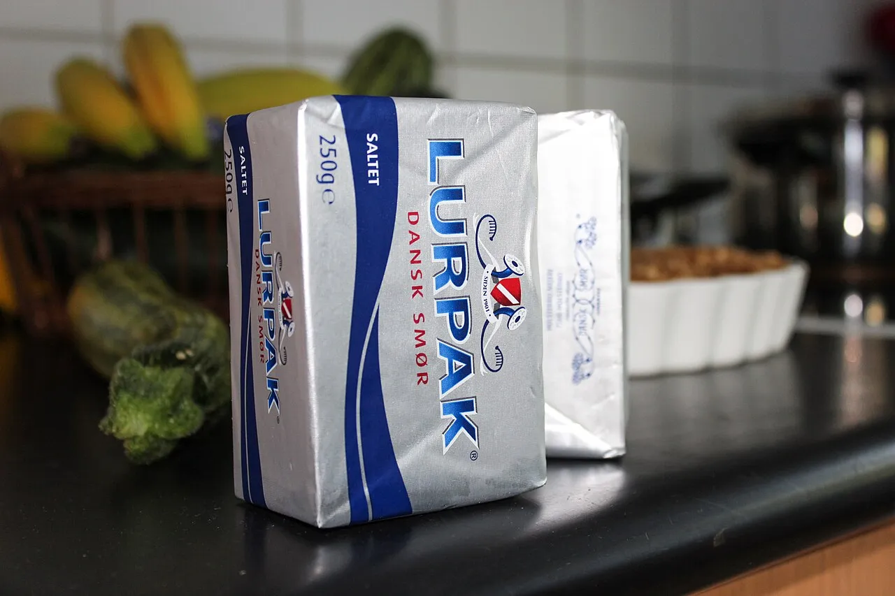Et billede af Lurpak smør i sin emballage. Motivet viser produktet som det fremstår på markedet.