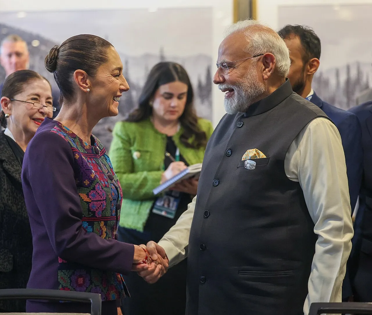 Premierminister Narendra Modi møder Mexicos præsident Claudia Sheinbaum Pardo på sidelinjen af 51. G7-topmødet i Kananaskis, Canada. Mødet fandt sted 17. juni 2025.
