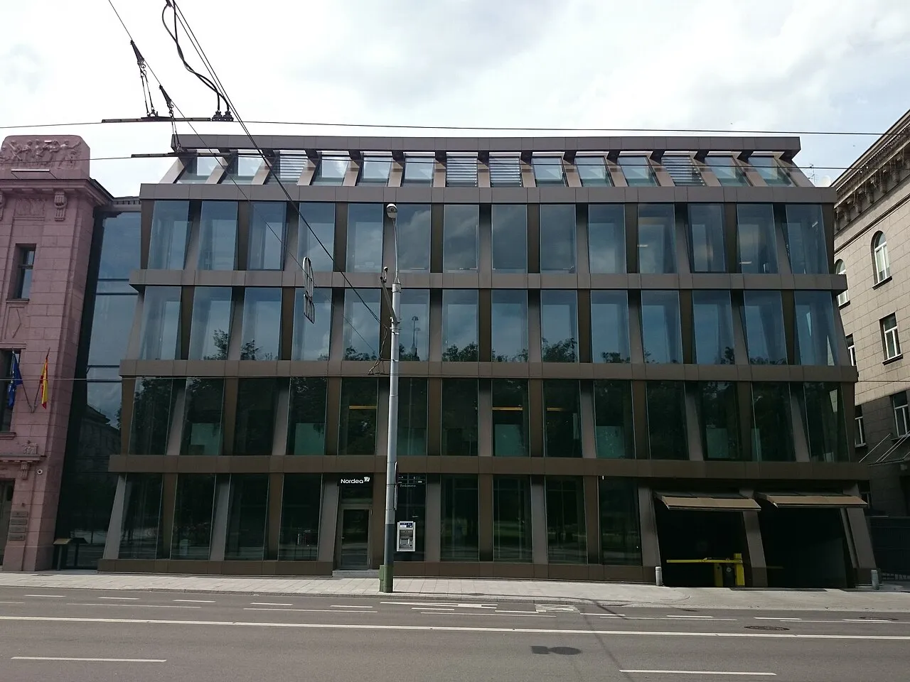 Et foto af Nordea-bygningen i Vilnius. Billedet viser bygningens facade og placering i bymiljøet.