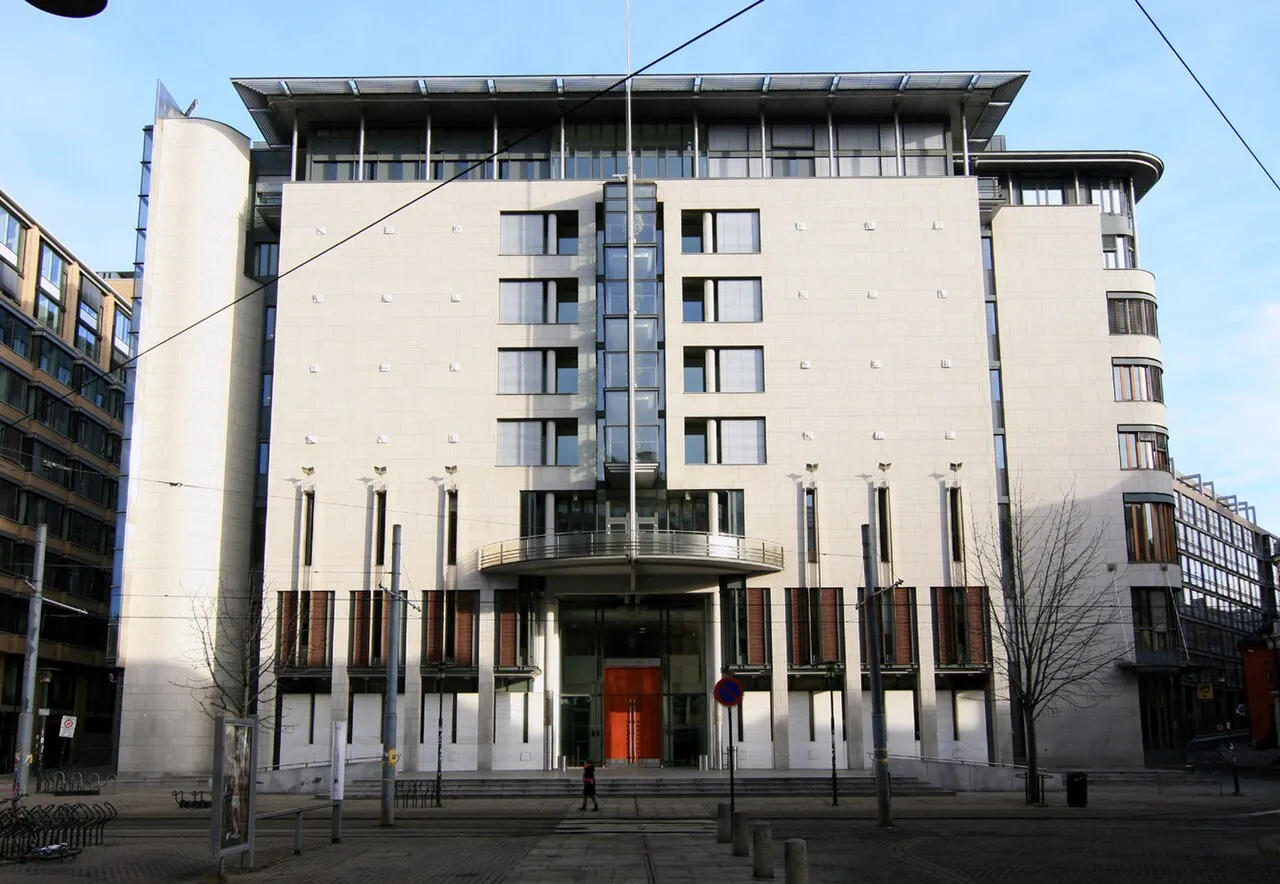 Oslo tinghus, opført i 1994. Bygningen er tegnet af Østgaard Arkitekter AS.