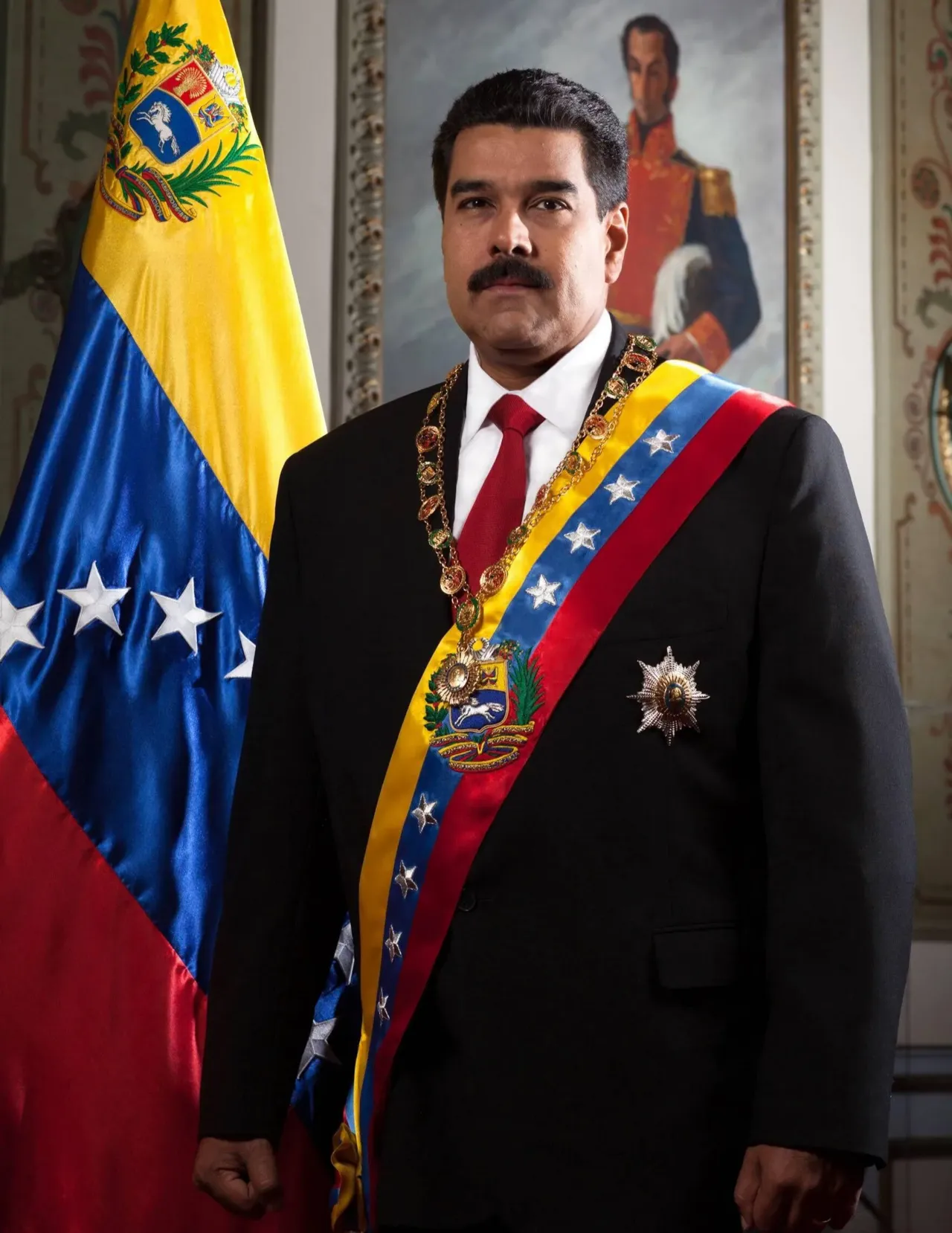 Officielt portræt af Venezuelas præsident Nicolás Maduro. Portrættet viser præsidenten i en formel sammenhæng.