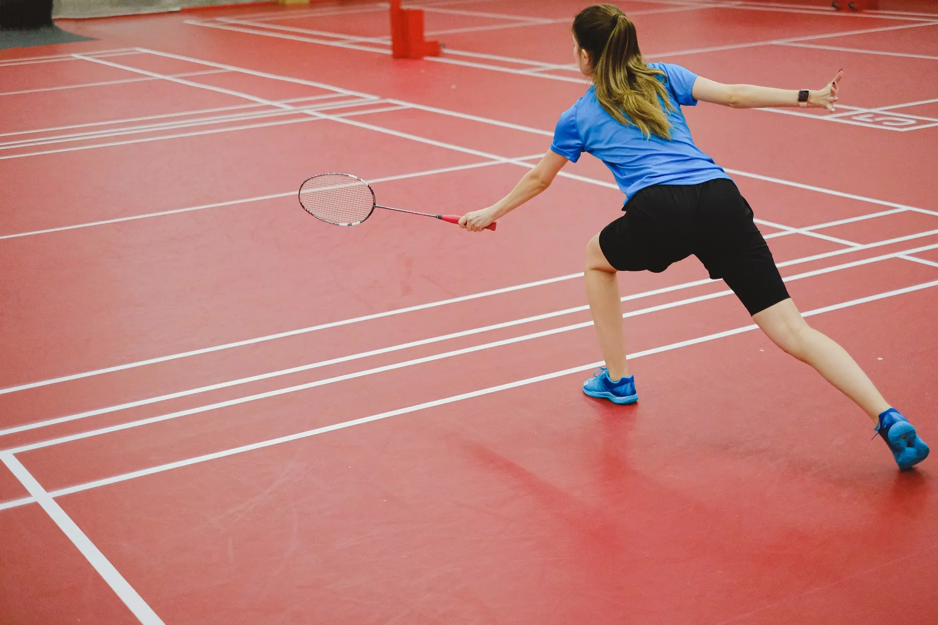 Rasmus Gemke i aktion under 2018 European Men's and Women's Team Badminton Championships. Billedet viser ham under en kamp.